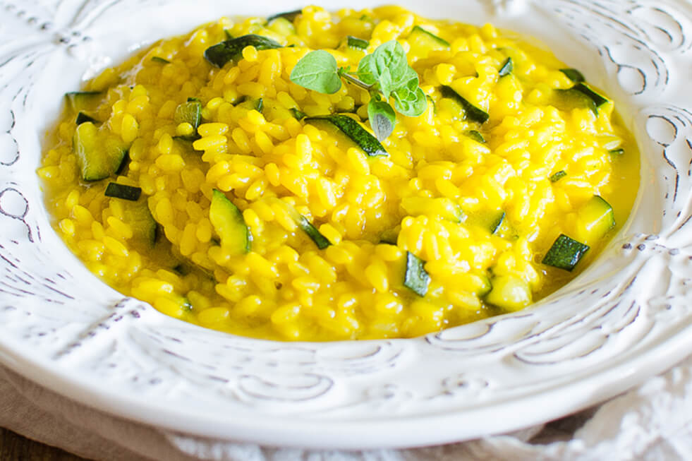 Risotto allo zafferano e fiori di zucchine