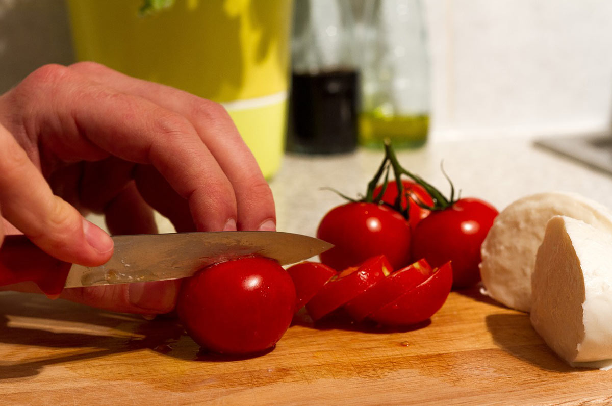MOZZARELLA RIPIENA, LA RICETTA FRESCA PER L’ESTATE TRA SAPORE E GENUINITÀ