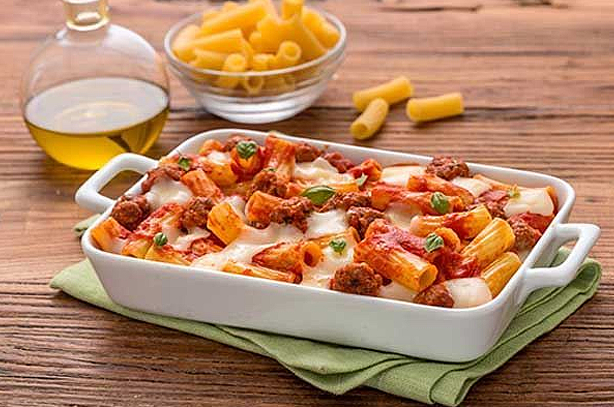 RIGATONI AL FORNO CON POLPETTINE DI CARNE, BONTÀ DELLA TRADIZIONE