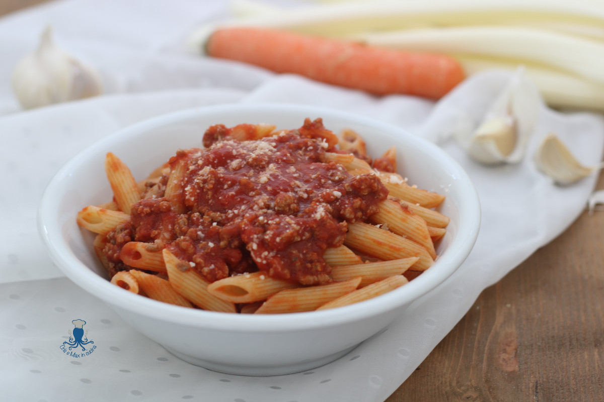 PASTA AL RAGÙ DI CARNE, RICETTA SEMPLICE E DAL SAPORE UNICO – ORIGINE EMILIA-ROMAGNA