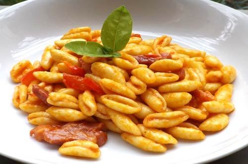 CAVATELLI FATTI IN CASA AL SUGO DI PEPERONI, PASTA FRESCA E BONTÀ