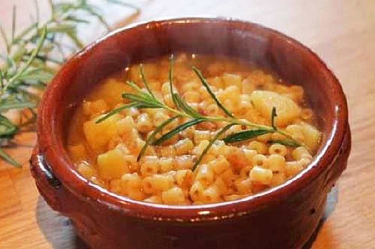 ZUPPA DI PASTA E PATATE: CALORE E SEMPLICITÀ A TAVOLA – ORIGINE CAMPANA