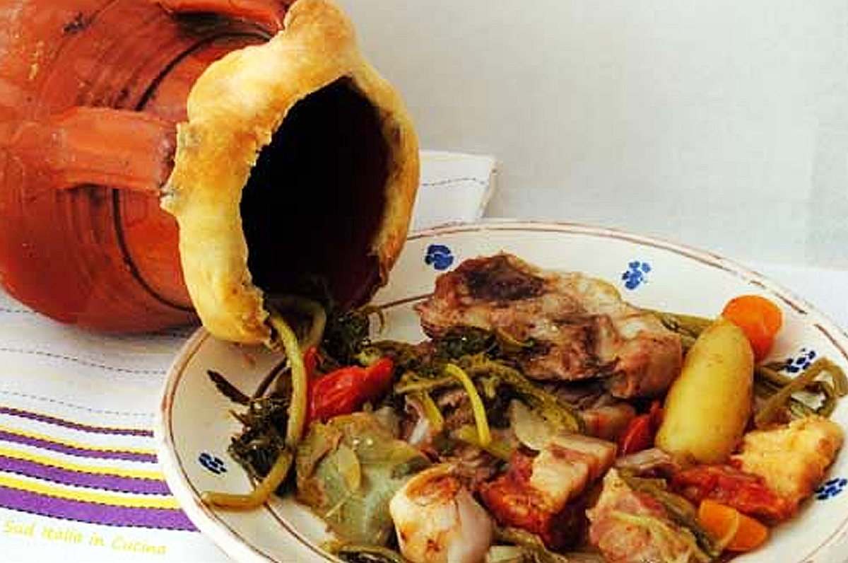 AGNELLO AL FORNO IN PIGNATA O CUTTURIELLO